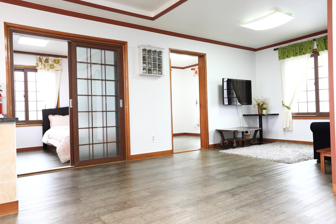 Gyeryonggil Pension Чеджудо Экстерьер фото