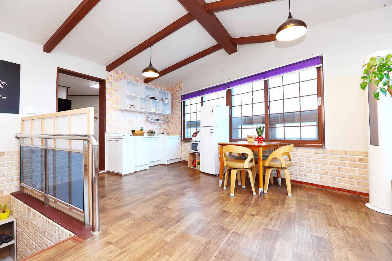 Gyeryonggil Pension Чеджудо Экстерьер фото